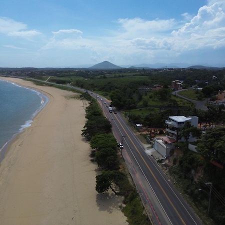 Ipe Amarelo - Frente Ao Mar Na Praia De Meaipe, Guarapari Esterno foto