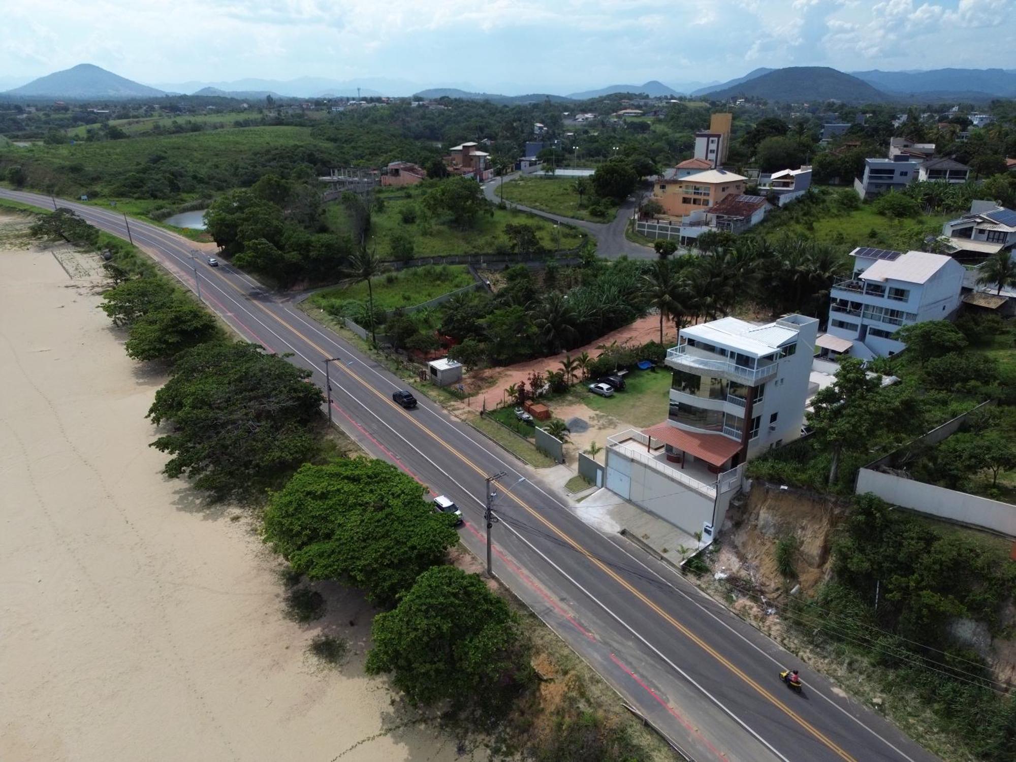 Ipe Amarelo - Frente Ao Mar Na Praia De Meaipe, Guarapari Esterno foto